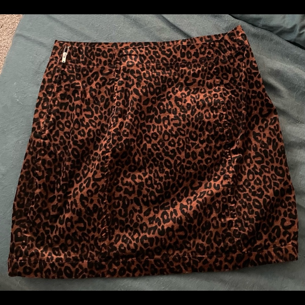 Leopard Print Textured Mini Skirt